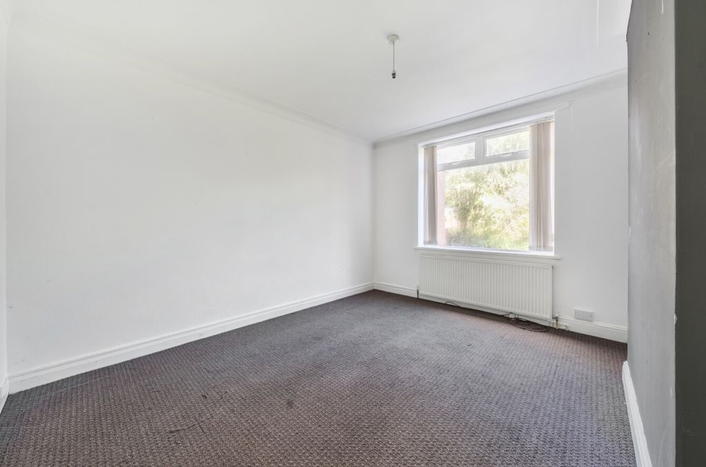 Property photo 3 of 11 Dining Room