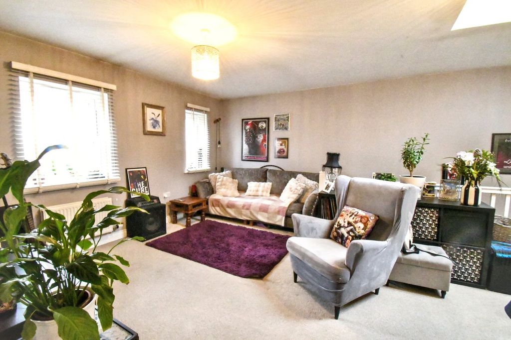 Property photo 2 of 17