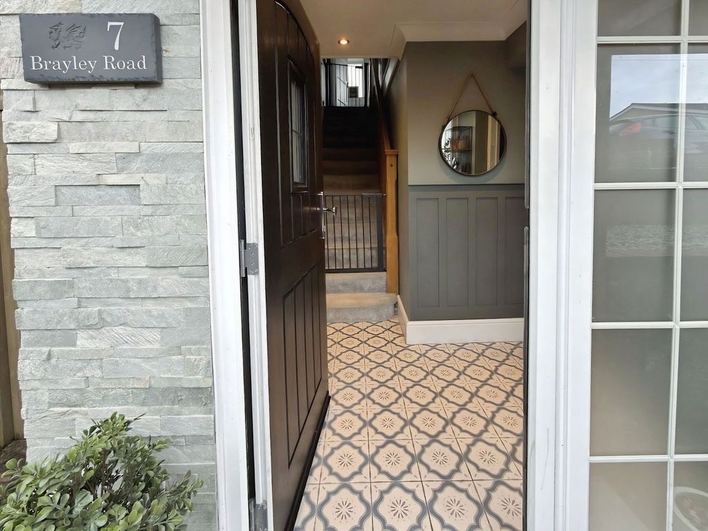 Property photo 2 of 26