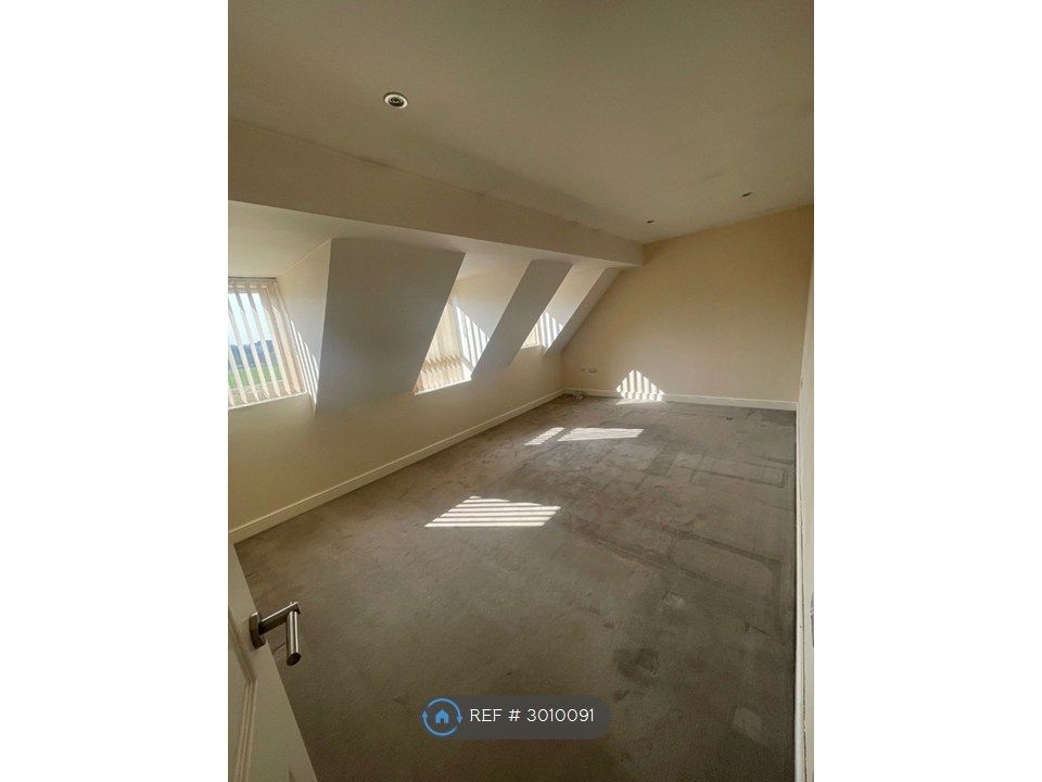 Property photo 3 of 5 Bedroom 1