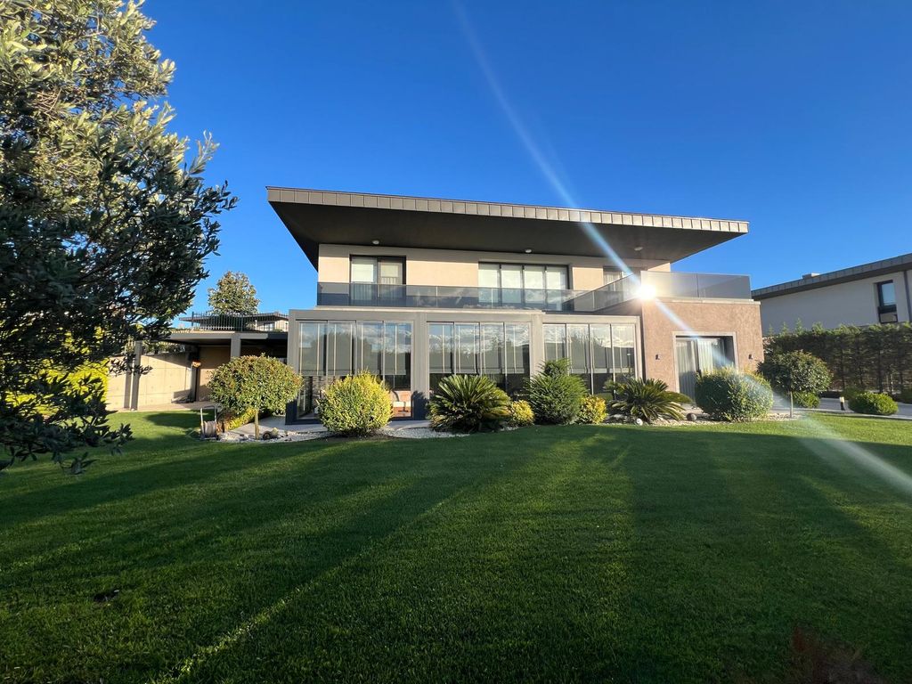 Property photo 1 of 8