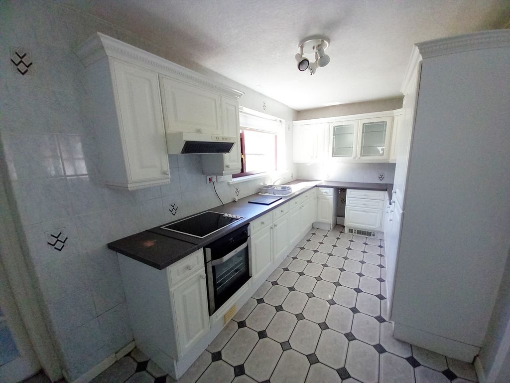 Property photo 3 of 13 Kitchen