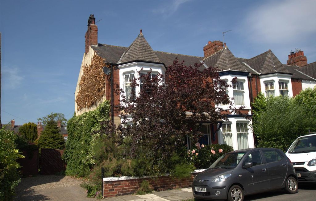 Property photo 1 of 20 Front