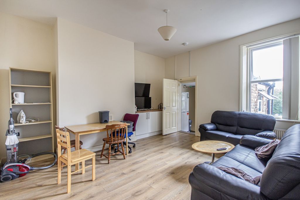 Property photo 3 of 12 1