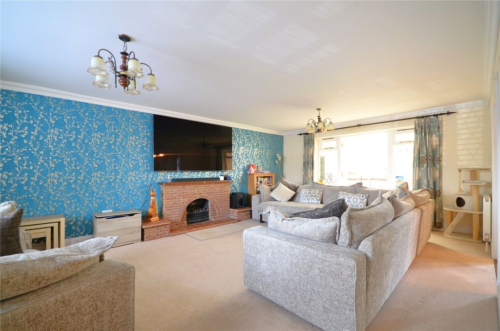 Property photo 2 of 22 Lounge