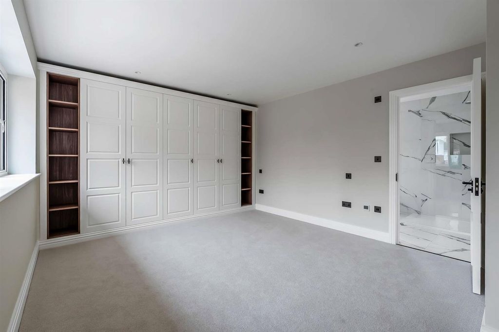 Additional image 40 of 4 bed detached house for saleCross Lanes, Guildford GU1