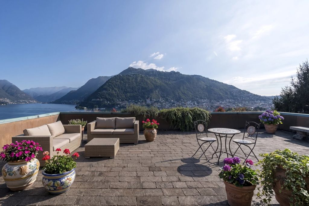 Property photo 3 of 30 The Lake Como Villa-Via Nino Ixio 25