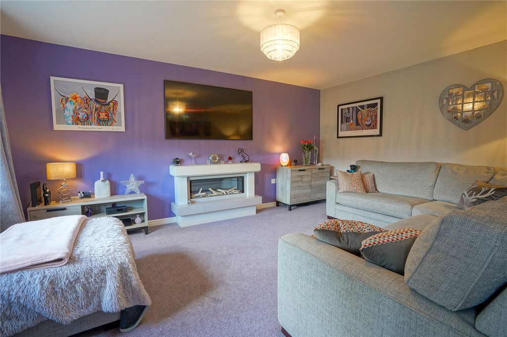 Property photo 2 of 25 Picture No. 12