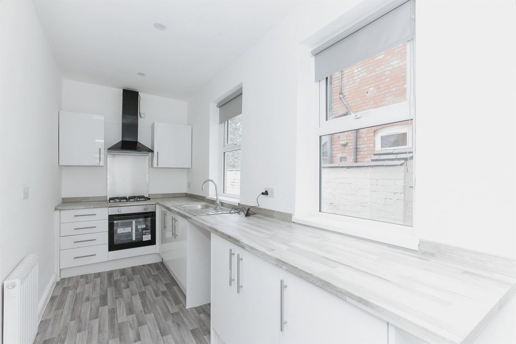 Property photo 2 of 10 Kitchen