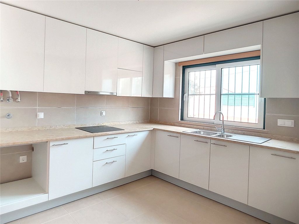 Property photo 3 of 15 Cluttons-Algarve