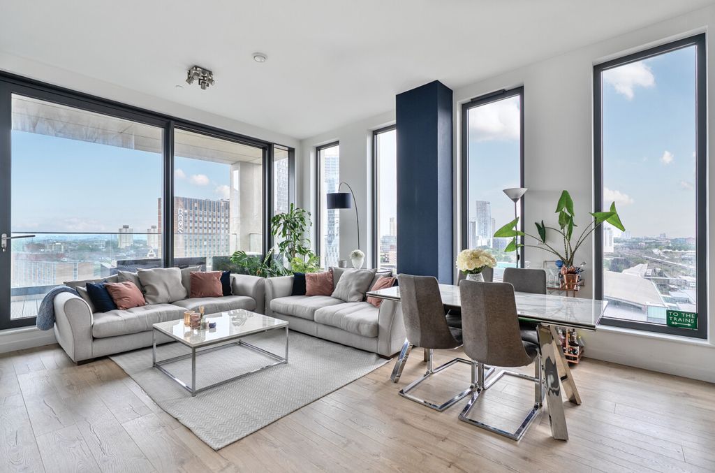 Property photo 1 of 18 1330761-16-688254...