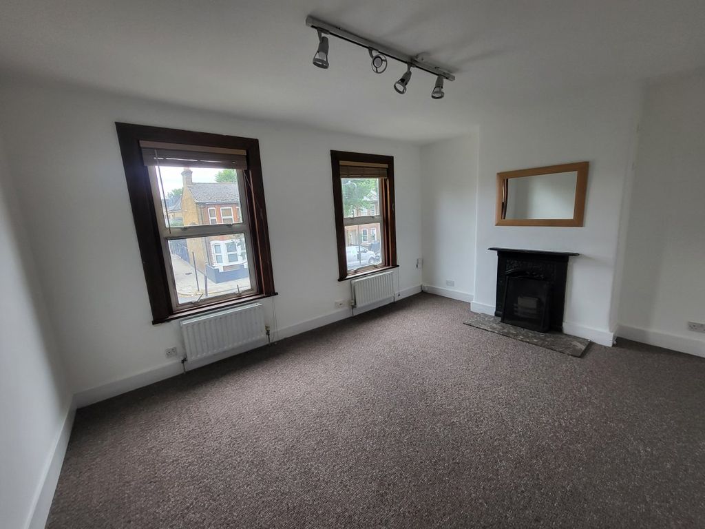 Property photo 1 of 2