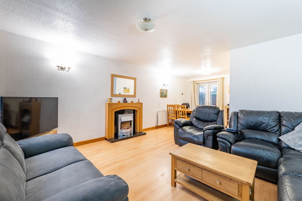 Property photo 3 of 12 Living/ Dining Room