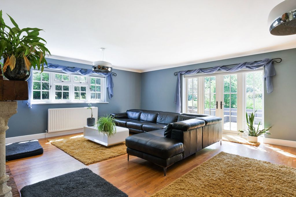 Property photo 3 of 36