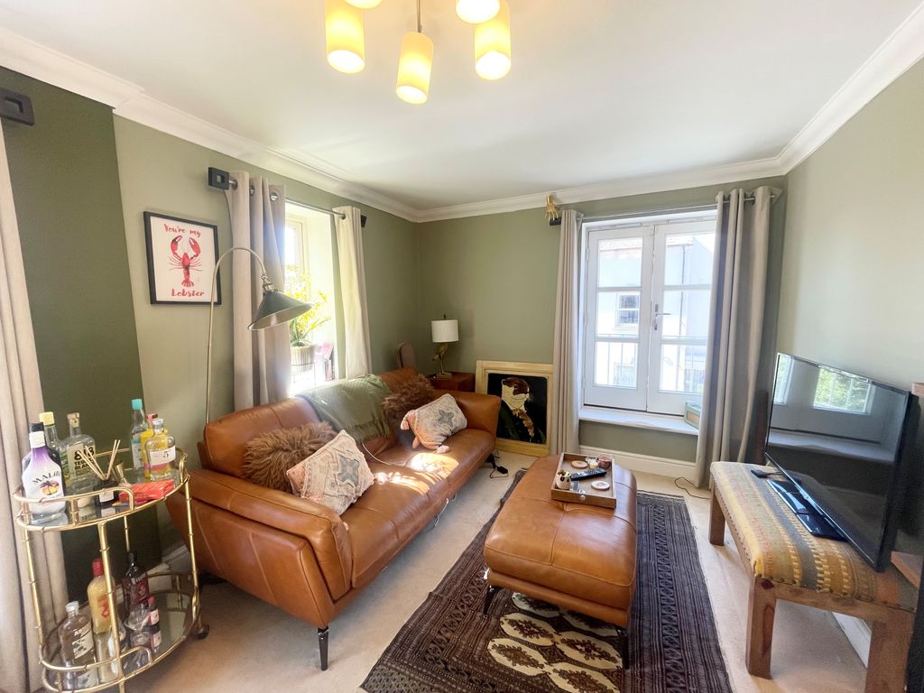 Property photo 3 of 9