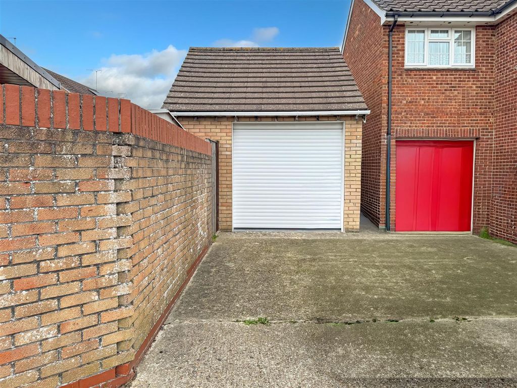 Property photo 2 of 22 Garage.1.Jpg