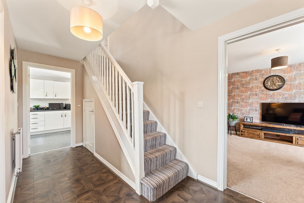 Property photo 2 of 42