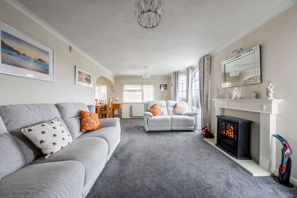 Property photo 2 of 22