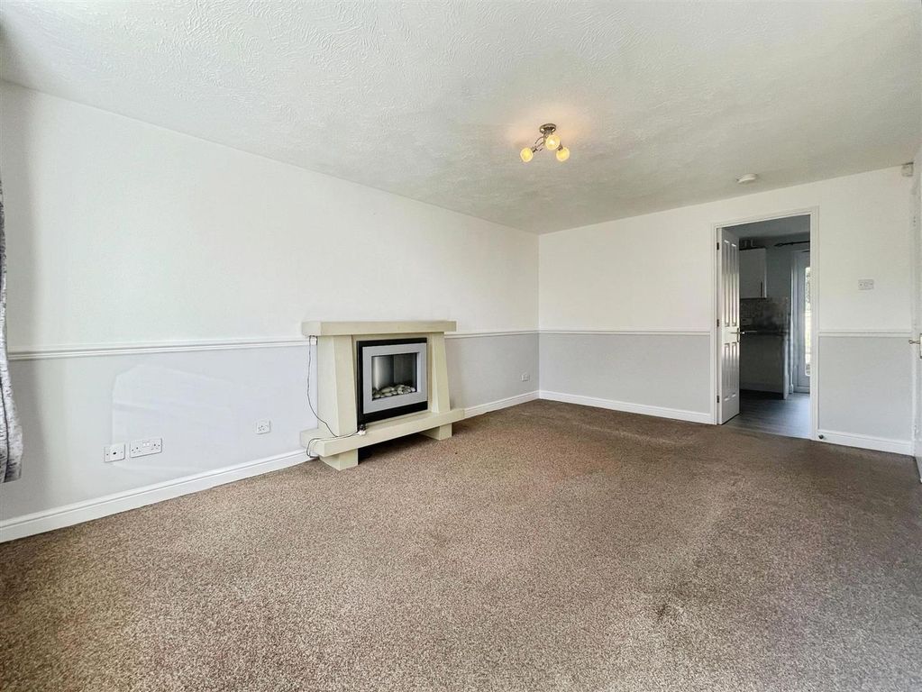 Property photo 3 of 20 Living Room