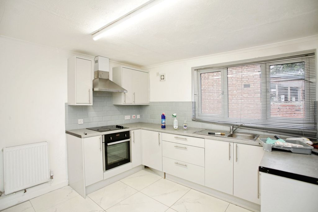 Property photo 2 of 17 Image