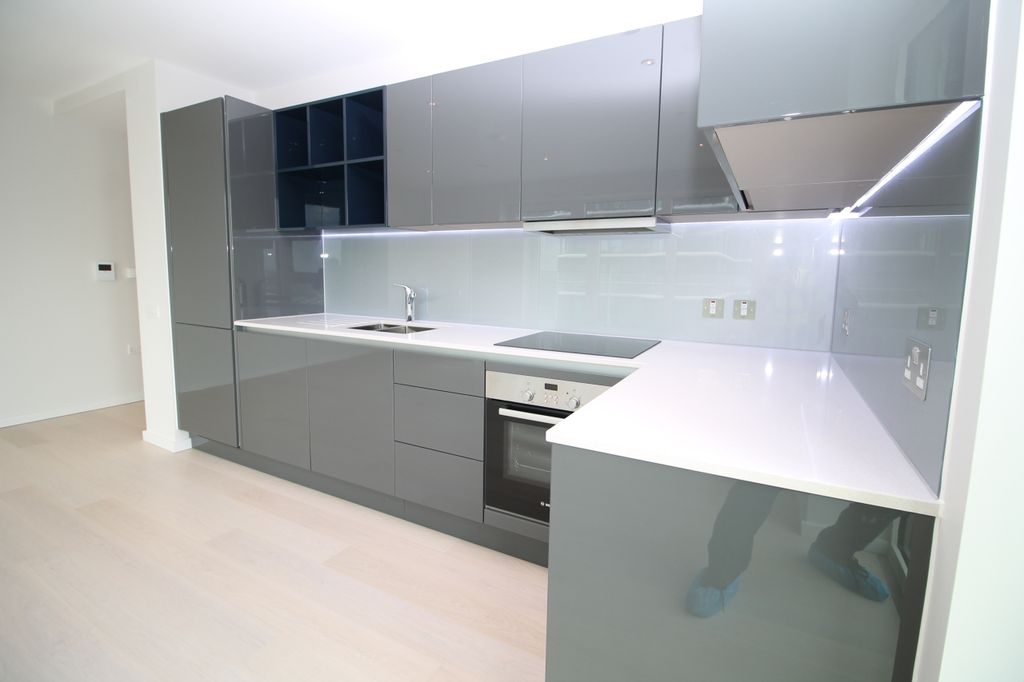 Property photo 3 of 7 Kitchen