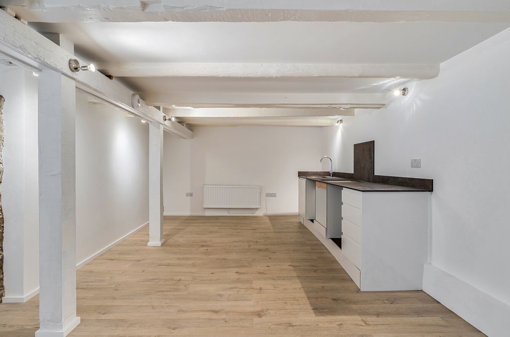 Property photo 3 of 13 1372830-4-68Ff8E4...