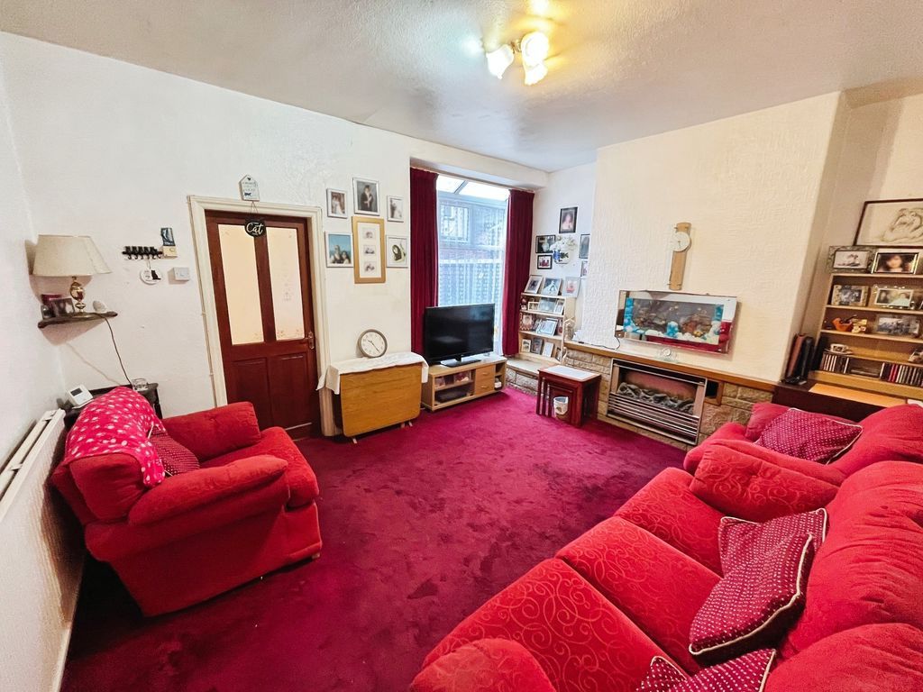 Property photo 2 of 13 Lounge