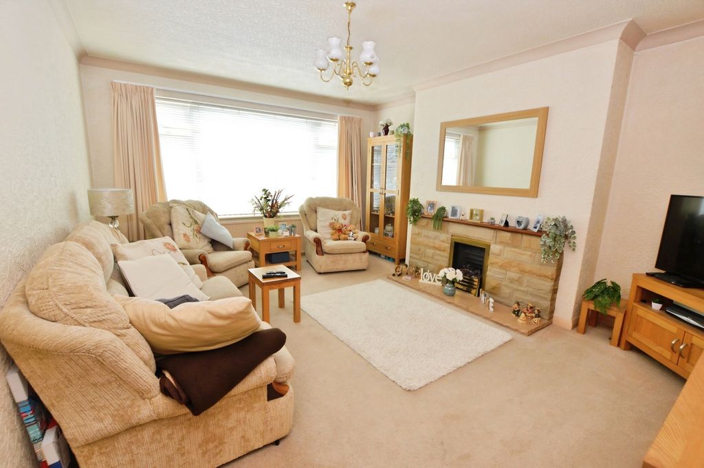 Property photo 2 of 11 Living Room