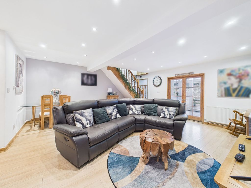 Property photo 2 of 34