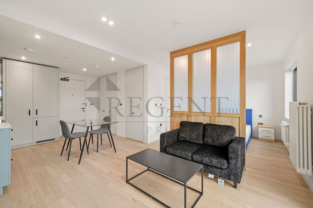 Property photo 2 of 12 Open Plan