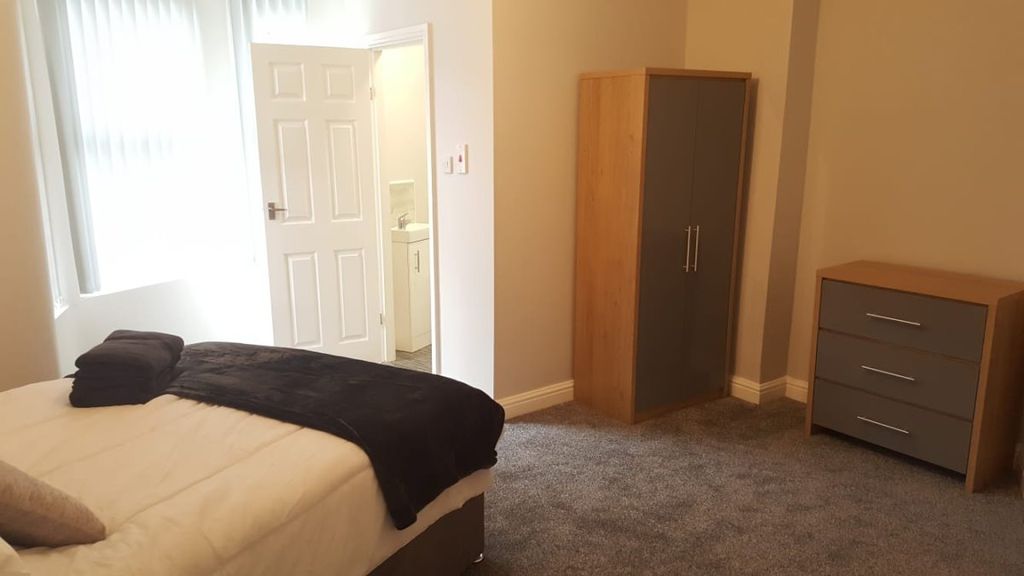 Property photo 1 of 2