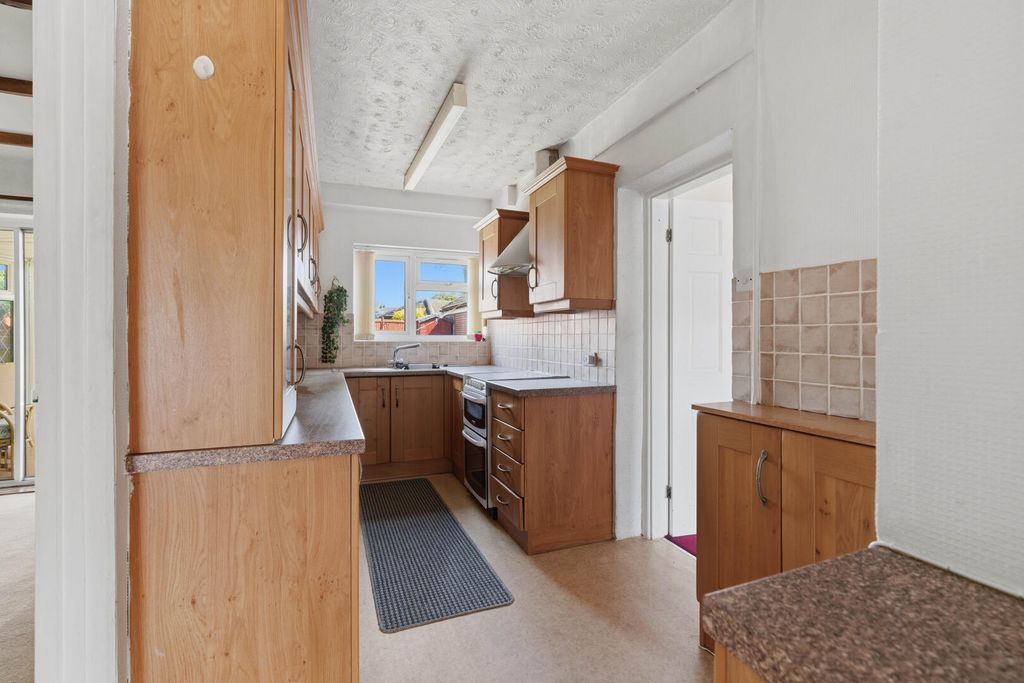 Property photo 2 of 25 Kitchen