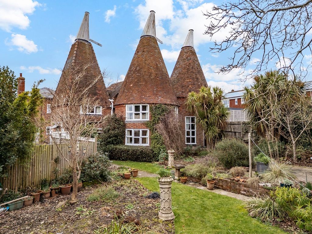 Property photo 1 of 31