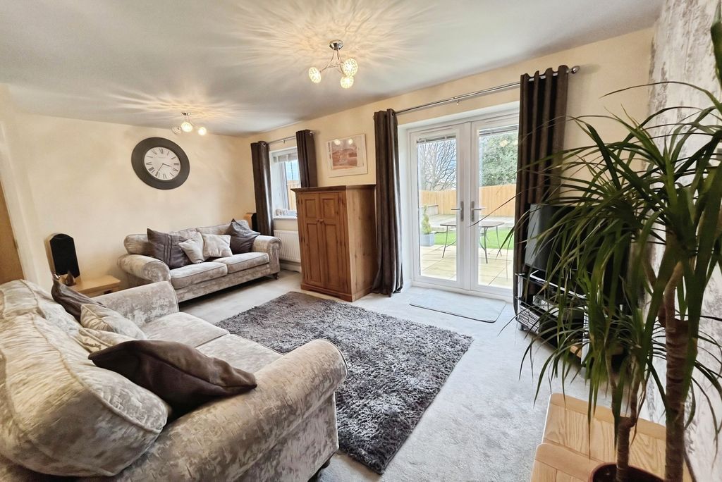 Property photo 3 of 13 Living Room