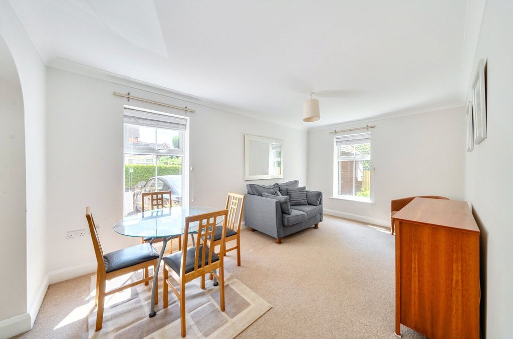 Property photo 2 of 10 Sitting/Dining Room
