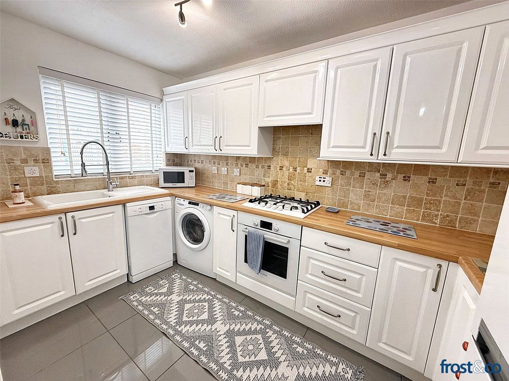 Property photo 2 of 17 Kitchen