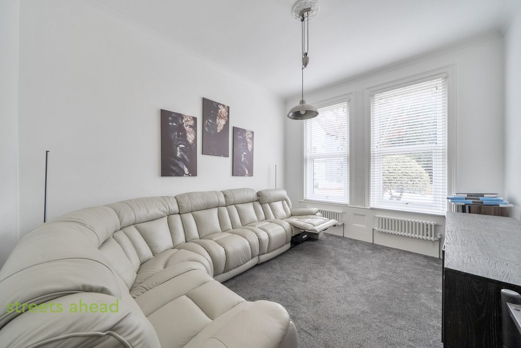 Property photo 2 of 14 133De23c-70Aa-454...