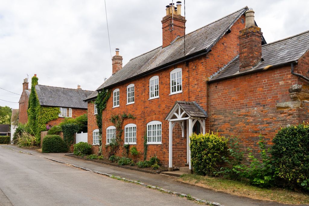 Property photo 1 of 50