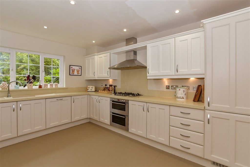 Property photo 1 of 17 Kitchen