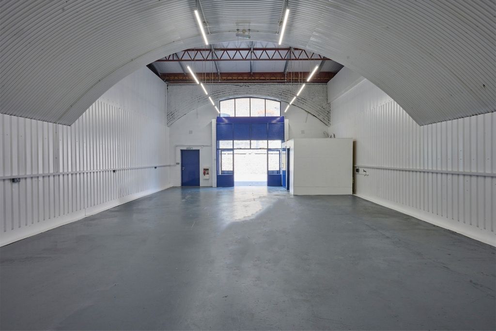 Property photo 1 of 5 An Empty Arch With White Lining