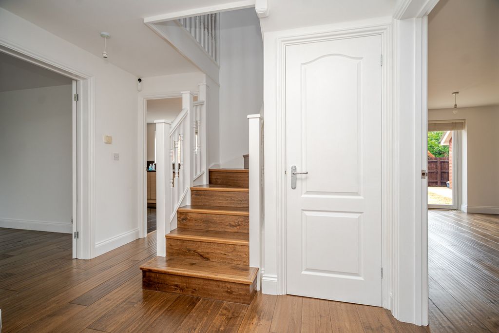 Property photo 2 of 23