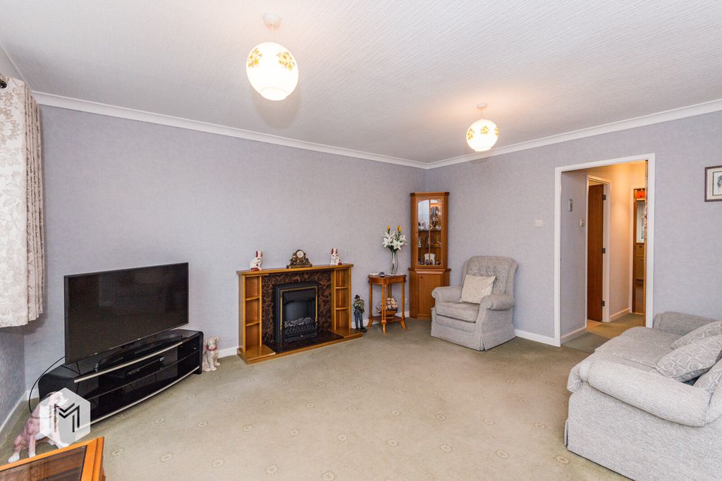 Property photo 2 of 18 Picture No. 23