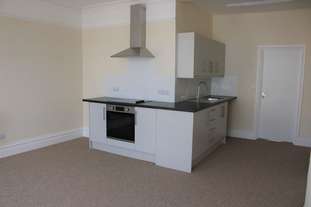 Property photo 2 of 7 Kitchen.