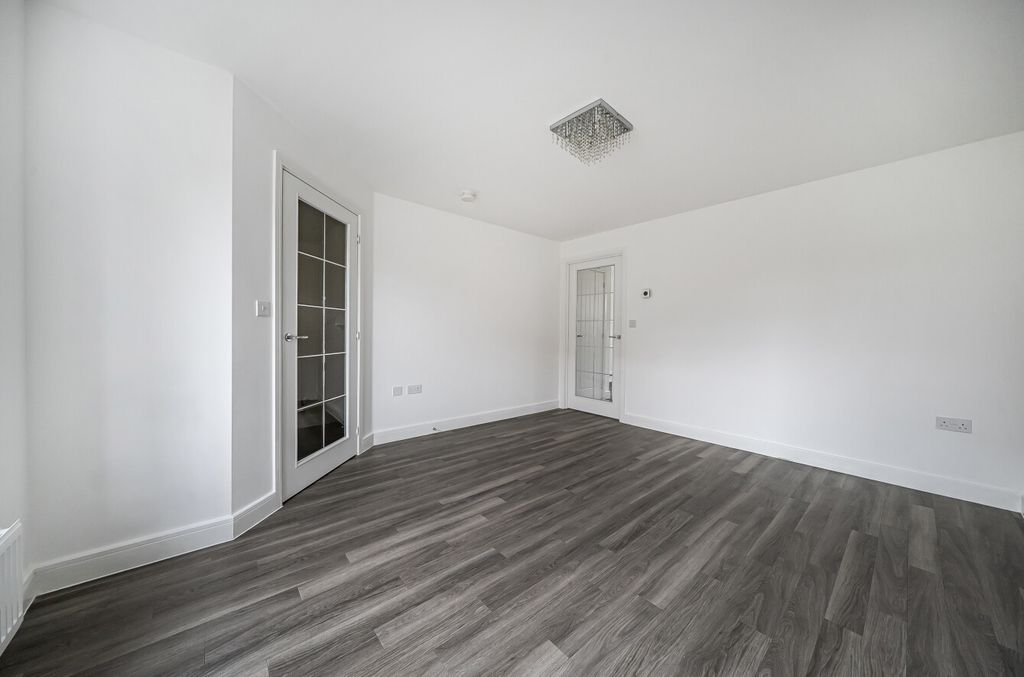 Property photo 3 of 17 1469589-10-6A2008...