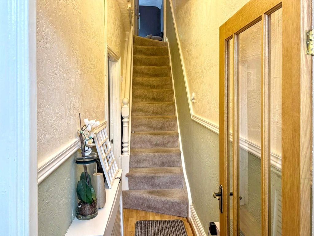 Property photo 3 of 17 Hallway