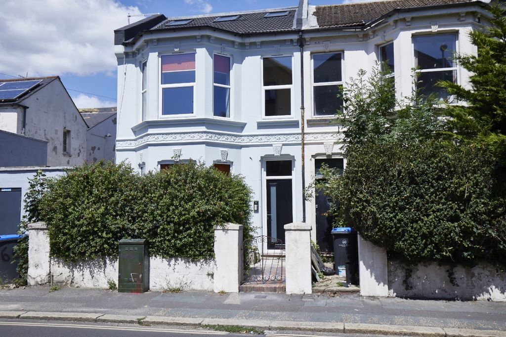 Property photo 1 of 8