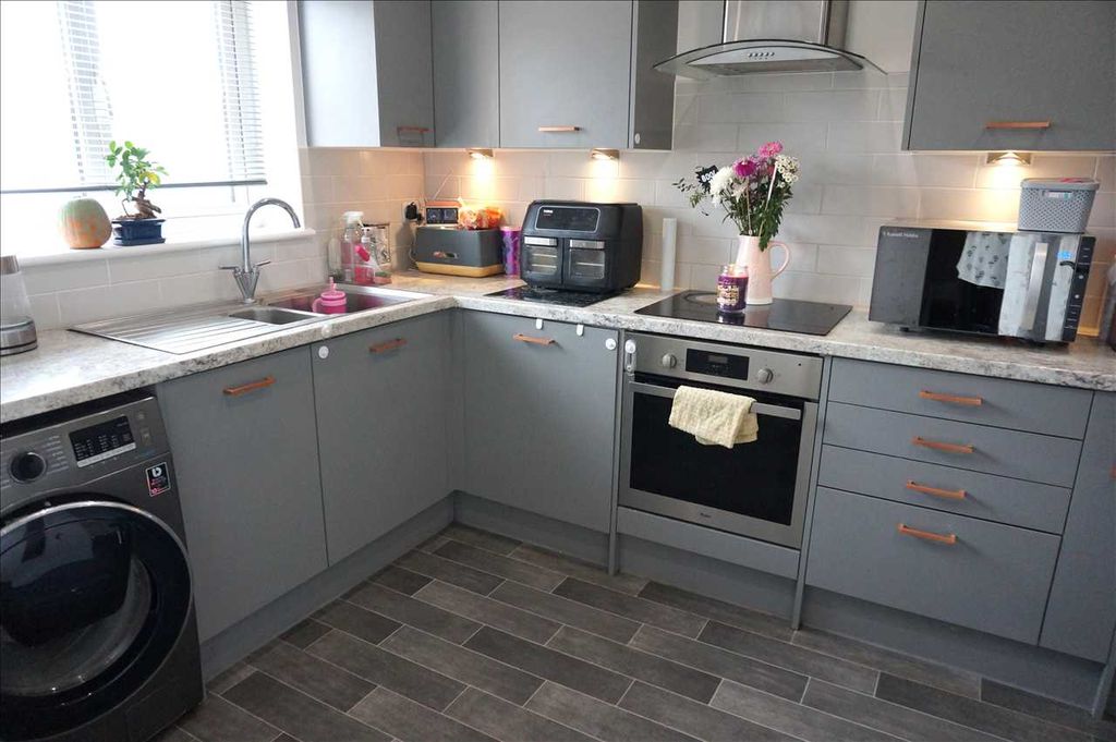 Property photo 2 of 17