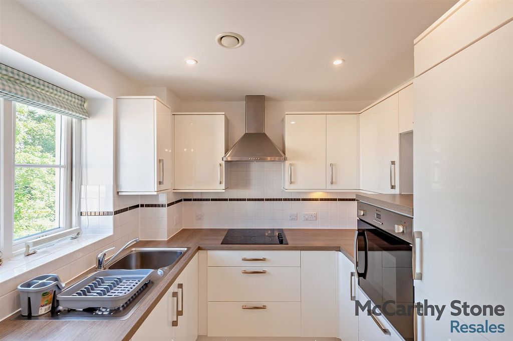 Property photo 3 of 14 8652557-Interior02-800.Jpg