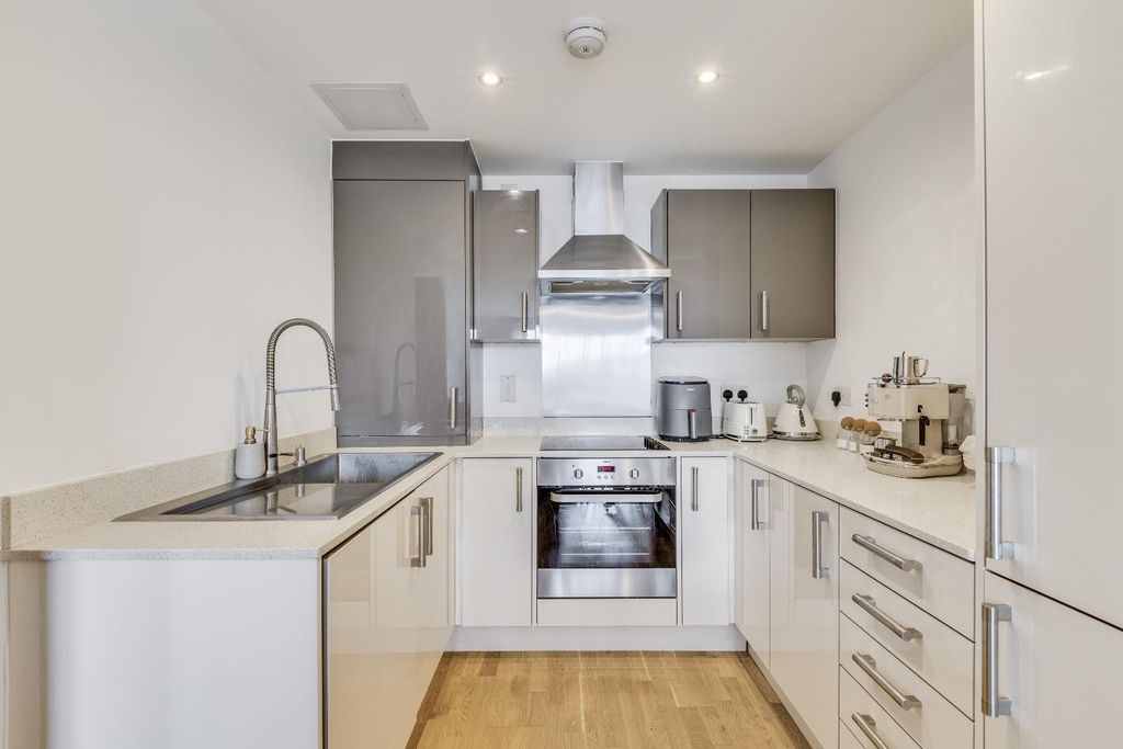 Property photo 3 of 37 Smeaton Court 22-4.Jpg