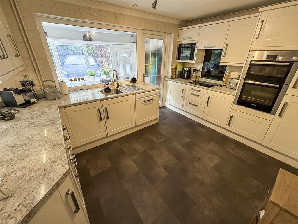 Property photo 2 of 16 Kitchen